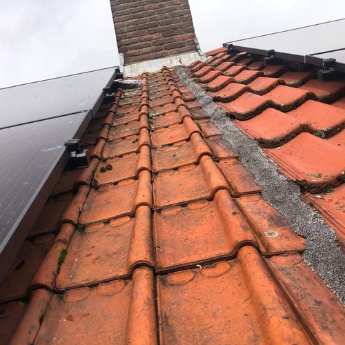 Hellend dak Kesteren met oude dakpannen